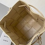 春夏新作ボッテガヴェネタ カセット 偽物 ショルダーバッグ ポリッジ 680218VCQC49776