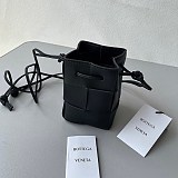 争奪戦ボッテガヴェネタ カセット ショルダーバッグ コピー ブラック 680218VCQC48425