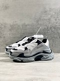 希少色 バレンシアガ Triple S スニーカー 偽物 トリプルソール baw62267
