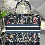 容量大!!ディオール ブックトート 偽物 Dior Petites Fleurs刺繍 deb77065