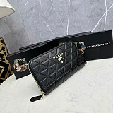 すぐ届プラダ 偽物ブラッシュド レザー 長財布 ジップアラウンド ML201