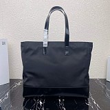 大人気！新作限定【プラダ】パデッド トートバッグ リナイロン 偽物 puu54236