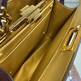 累積売上総額第１位！フェンディ ピーカブー コピー アイシーユー ミディアム バッグ fes84666