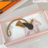 エルメス ロデオ ペガサス コピー PM チャーム アニオン×コットン ere14647