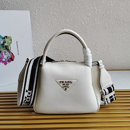 大人気 プラダ ショルダーバッグ コピー レザー 1BC145