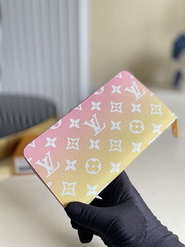 ルイヴィトン 財布 コピー ジッピー ウォレット ピンク LV20329