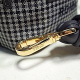 定番 フェンディ ロゴ モントレッジョ ミニ バケットバッグ 偽物 fei68084