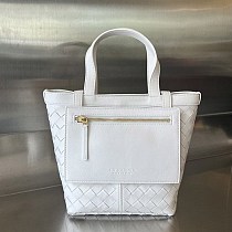ボッテガヴェネタ スモール 偽物 フリップ フラップ ハンドバッグ boh48567 ボッテガヴェネタ スモール 偽物 フリップ フラップ ハンドバッグ boh48567