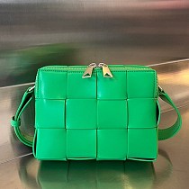 ボッテガヴェネタ カセット カメラバッグ コピー bon08251 ボッテガヴェネタ カセット カメラバッグ コピー bon08251