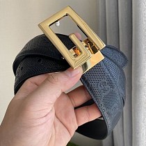 定番グッチ リバーシブル ベルト 偽物 スクエアG バックル 35mm gui06814 定番グッチ リバーシブル ベルト 偽物 スクエアG バックル 35mm gui06814