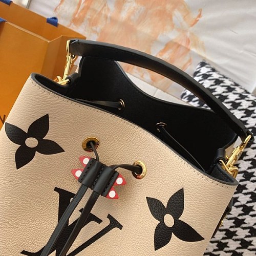 ★関税/送料込★ ルイヴィトン ショルダーバッグ 偽物 CRAFTY ネオノエMM 2WAY モノグラム M56889