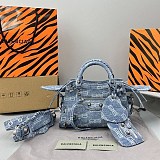 使い勝手良しバレンシアガ BBモノグラム デニム ハンドバッグ 偽物 bai78766