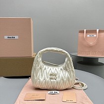 ミュウミュウ コピーワンダー マテラッセ再生ナイロン ショルダーバッグ mys75215 ミュウミュウ コピーワンダー マテラッセ再生ナイロン ショルダーバッグ mys75215