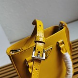 日本未入荷【プラダ】スモール ブラッシュドレザー コピートートバッグ pul09666