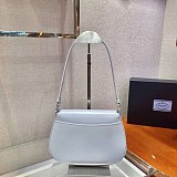 早い者勝ち♡プラダ フラップ付きクレオショルダーバッグ 偽物 puh92450