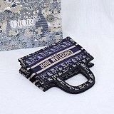 世界中で大人気♪ディオール コピー ブックトート ミニバッグ ディオール オブリーク エンブロイダリー dem82637