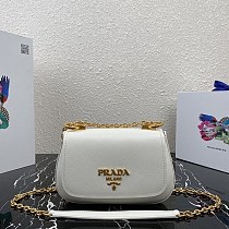 プレゼント最適プラダ サフィアーノレザー ショルダーバッグ 偽物 pur98525