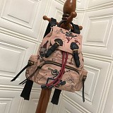 秋冬新作★バーバリー リュック 偽物★ The Rucksack ナイロンバックパック Bah94961