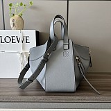 ロエベ ハンモック 偽物 Hammock Small Bag Lapistal スペチアーレ lol37678