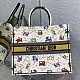 入手困難ディオール BOOK TOTE 偽物 ジャルダン ディヴェール 花柄 刺繍 S M L dew17736