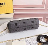 セール新作フェンディ ファースト コピー ミディアム ベージュフランネル バッグ 刺繍 fei65960