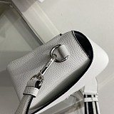 すぐ届 プラダ レタリングロゴ レザー ショルダーバッグ 偽物 puc97248