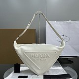 完売必至 プラダ トライアングル コピー キャンバスバッグ puv73882