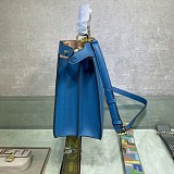 超希少！フェンディ コピー ピーカブー アイシーユー ミディアム フルグレインレザー バッグ feg41059