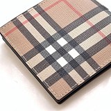 お洒落で可愛い バーバリー 二折り財布 偽物 Bar33632