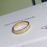 世界中で大人気♪ヴァンクリーフ&アーペル エステル エタニティリング VCARN57O00