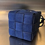 希少 ボッテガ ヴェネタ カセット スモールバケットバッグ 偽物 boq70589