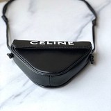 世界中で大人気♪ セリーヌ ショルダーバッグ 偽物 トライアングルバッグ ロゴ トリオンフ Cel67814