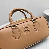 超希少！ミュウミュウ 偽物 レザートップハンドバッグ myu04921