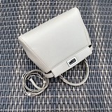 一目惚れ♪フェンディ ピーカブー コピー ミニ レザー バッグ fej79104