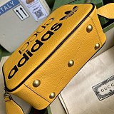 超話題!アディダス グッチ コラボ 偽物 メンズ ミニショルダーバッグ 4色 guh94317