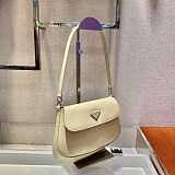 大人気！プラダ フラップ付きクレオショルダーバッグ 偽物 1BD311