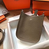 大人気定番エルメス コピーエヴリンミニ 16 TPM ノワール シルバーhe26067