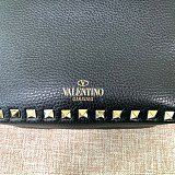 最安値挑戦ヴァレンティノ ショルダーバッグ コピー ハンドバッグ★ロックスタッズ Vug27876