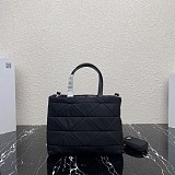 大人気【プラダ】偽物 システム ナッパレザー パッチワーク トートバッグ pua07990