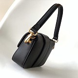 超話題!【FENDACE】ブローチ バゲット レザー バッグ スーパーコピー feo63238