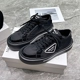 希少色プラダ 偽物 マクロ Re Nylon xブラッシュドレザー スニーカー pus02657