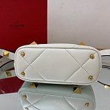 ★日本!!人気！ヴァレンティノ ハンドバッグ 偽物 ROMAN STUD QUILTED Vuz59113