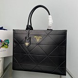 争奪戦プラダ 偽物 トートバッグ ラージ レザー ハンドバッグ pum13995