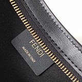 入手困難 フェンディ オーロック コピー スウィング レザー ポーチ fes65233