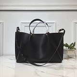完売必至ヴァレンティノ トートバッグ コピー ガラヴァーニ Vロゴ エスケープ ミディアム バッグ Vup12861