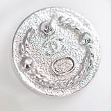 人気急上昇 シャネル メタル ゴールド クリスタル CCロゴ ピアス 偽物 shh54835