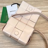 春もの新作ボッテガ ヴェネタ 偽物キャンディー カセット クロスボディミニバッグ boc46004