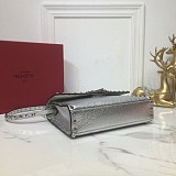 ◆◇送料込み◇◆ヴァレンティノ ショルダーバッグ 偽物 日本未発売 Vue90415