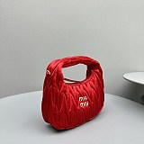 ミュウミュウ 偽物ワンダー マテラッセ再生ナイロン ショルダーバッグmyb74028
