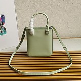 21-22AW【プラダ】スモール ブラッシュドレザー トートバッグ コピー puh72610
